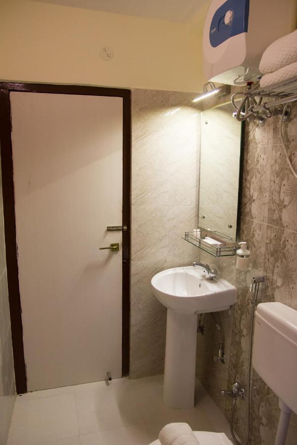 Hotel Park Riviera Guwahati Exterior foto