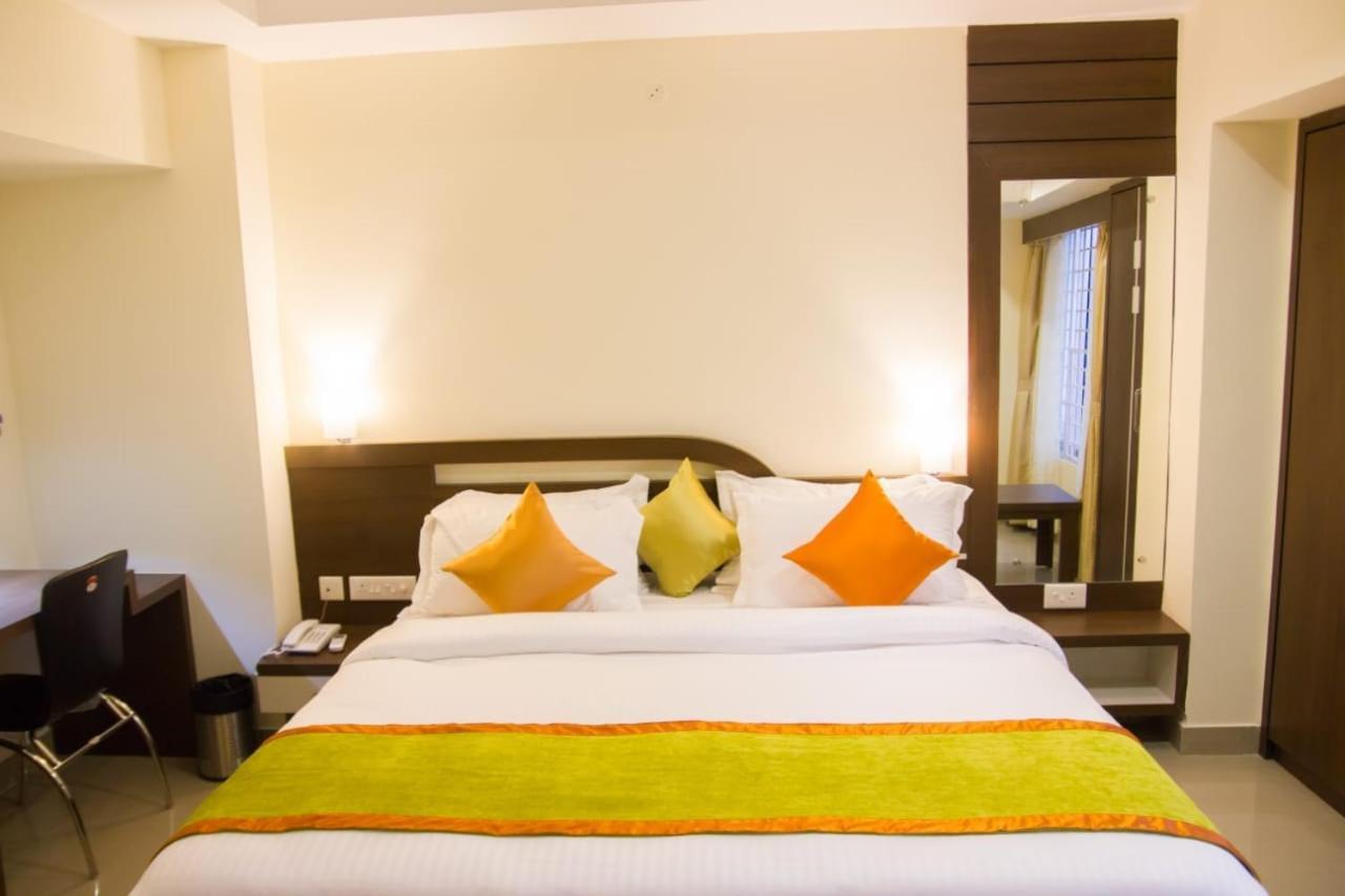 Hotel Park Riviera Guwahati Exterior foto